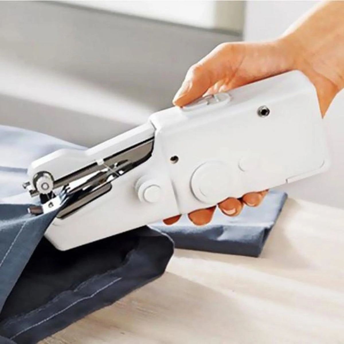 Handy Stitch Portable Sewing Machine – Cordless Mini Sewing Machine for Quick Fabric Repairs